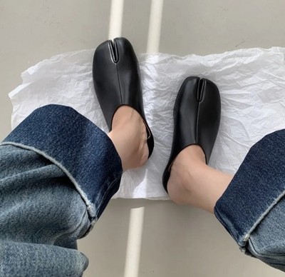 Maison Margiela Black Tabi Loafer Shoes