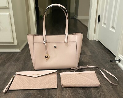 Michael Kors Maisie Large Pebbled Leather 3-in-1 Tote Bag. Powder Blush