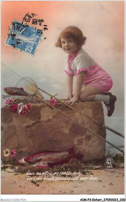 AIMP3-0228 - CHILD - offering them to you seems sweet - all these beautiful fish