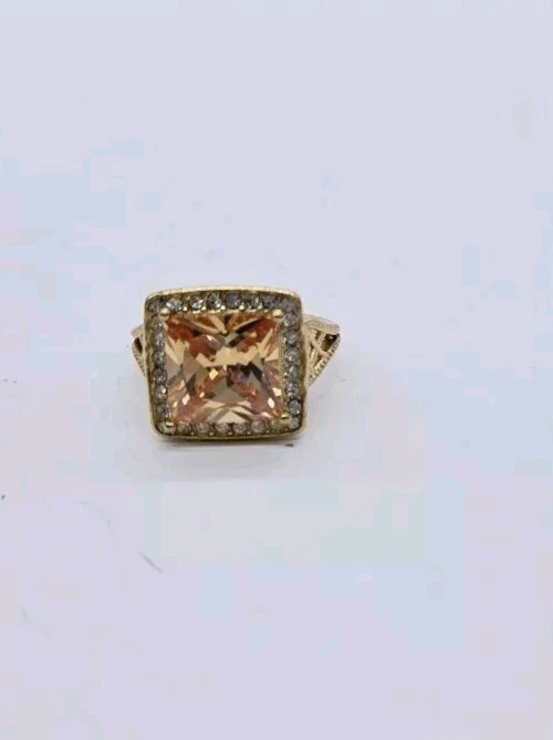 Anillo Avon Circonita cúbica Bling Talla 6 Anillo de cóctel 2015 Avon tono dorado champán Foto 3 de 4