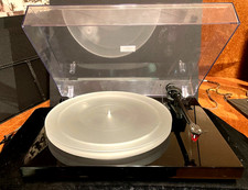 Pro-Ject Debut Carbon Turntable with Acrylic Platter and Ortofon RED Cartridge