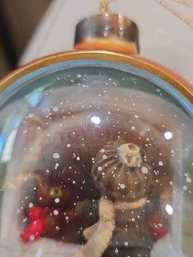 Vtg 80’s Hallmark Ornament Peek Thru Ball Panorama Christmas Window 1984 - Picture 5 of 8
