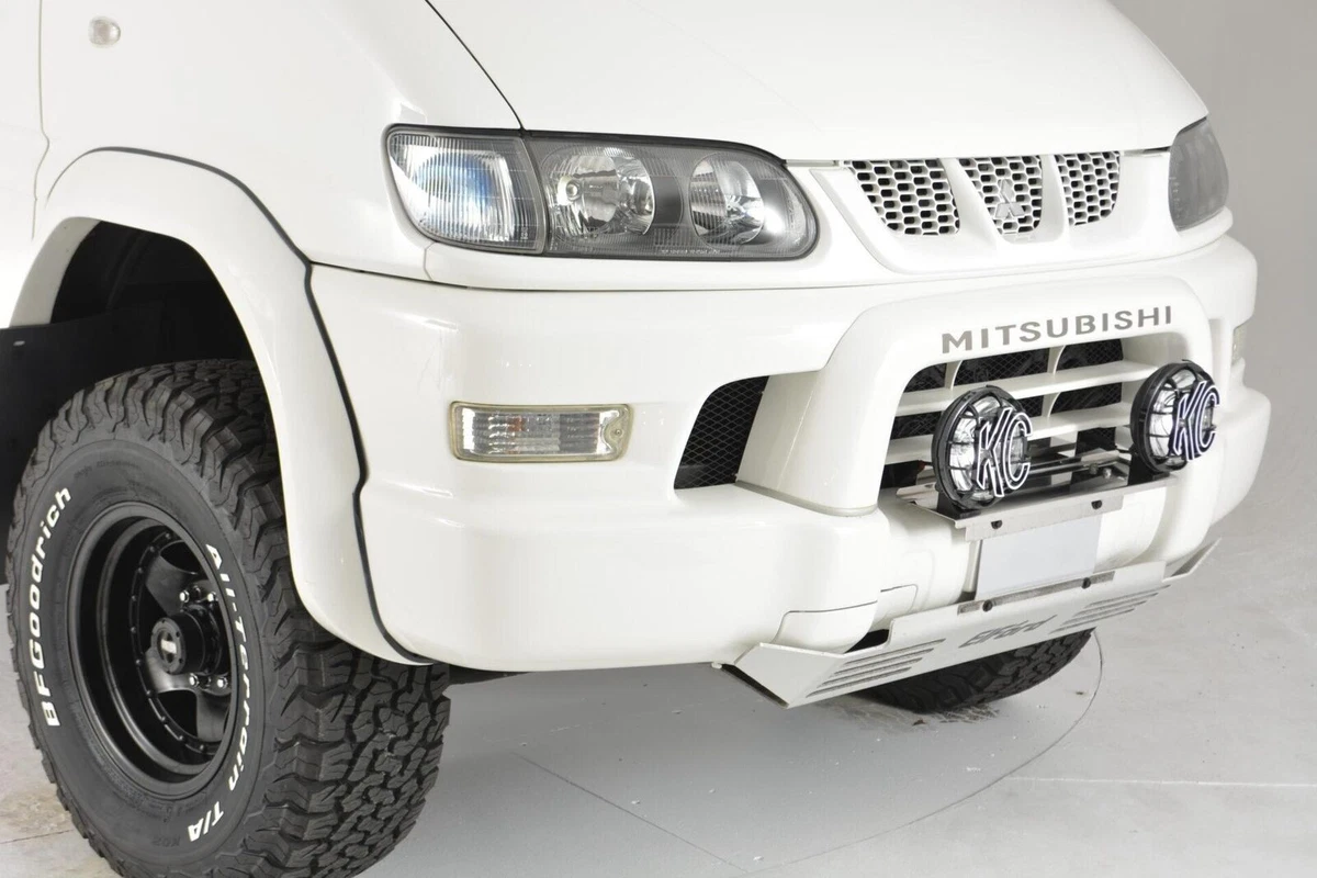 Modded '97 Mitsubishi Delica Minivan, For Off-Road Duties