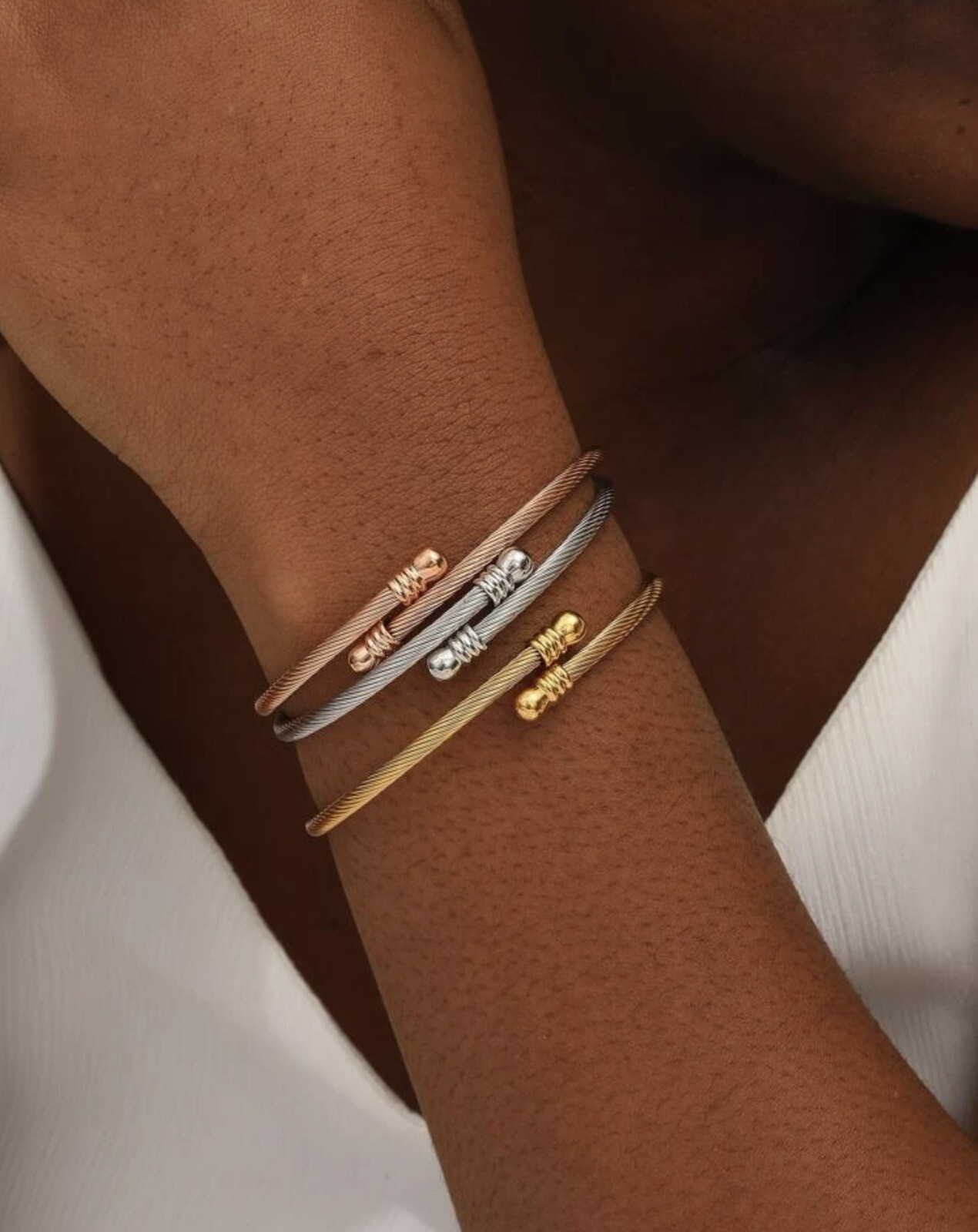 Bracelet torsadé femme acier inoxydable jonc fin rigide finition miroir