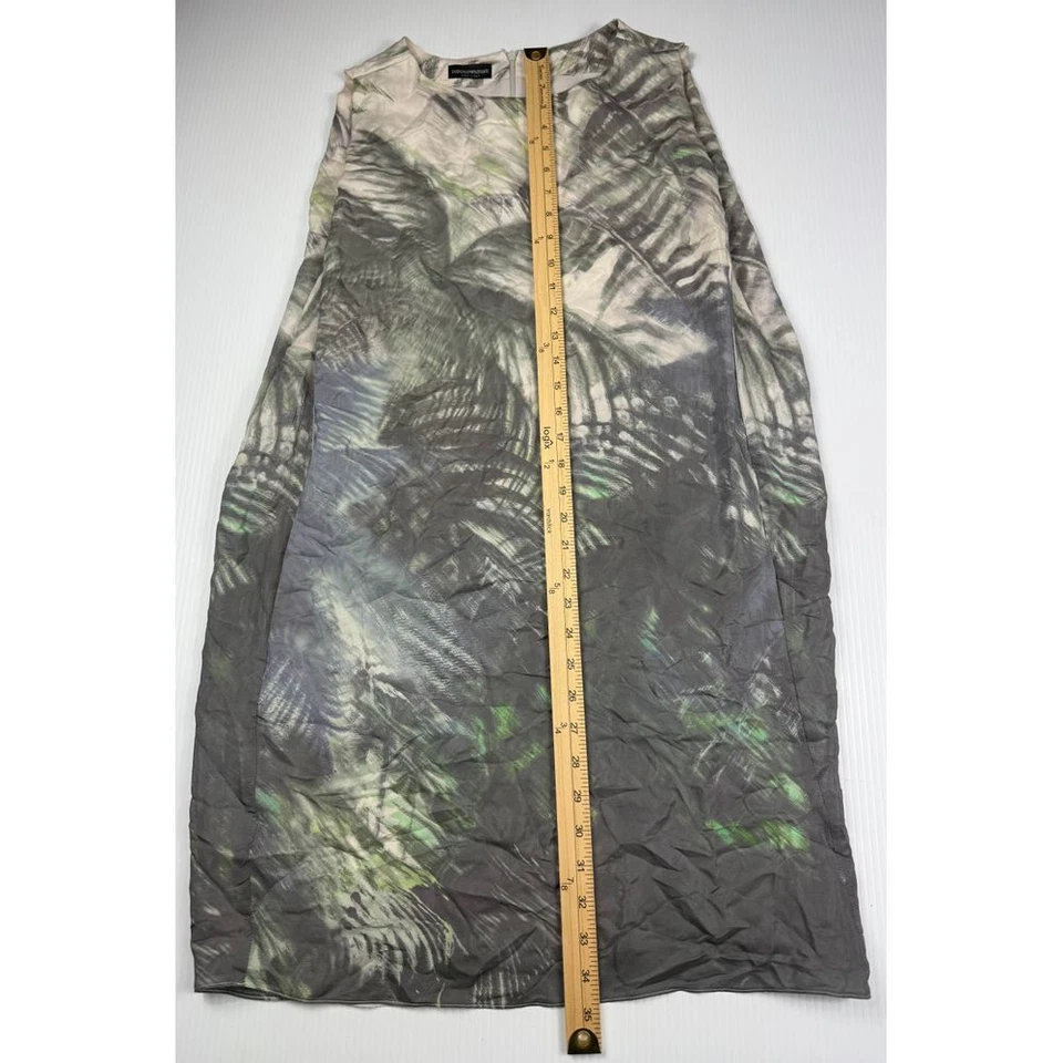 Vestido midi sin mangas con estampado de palmeras gris verde estampado abstracto Emporio Armani Foto 2 de 4