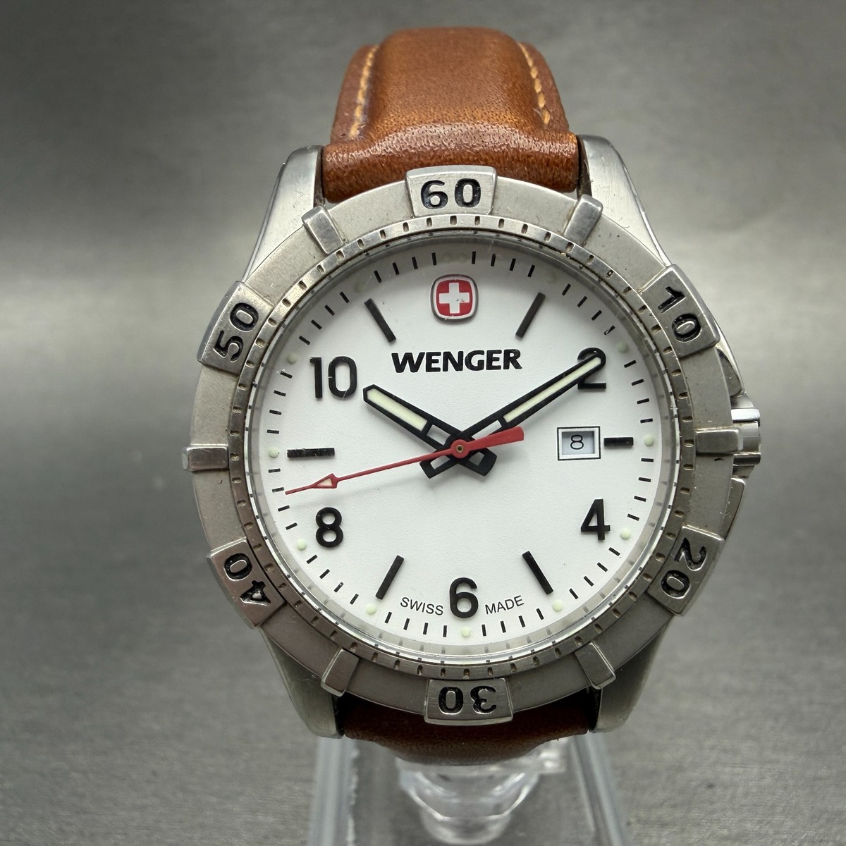 Wenger Dive Watch Men 35mm White Dial Silver Tone Daydate 0921.10 