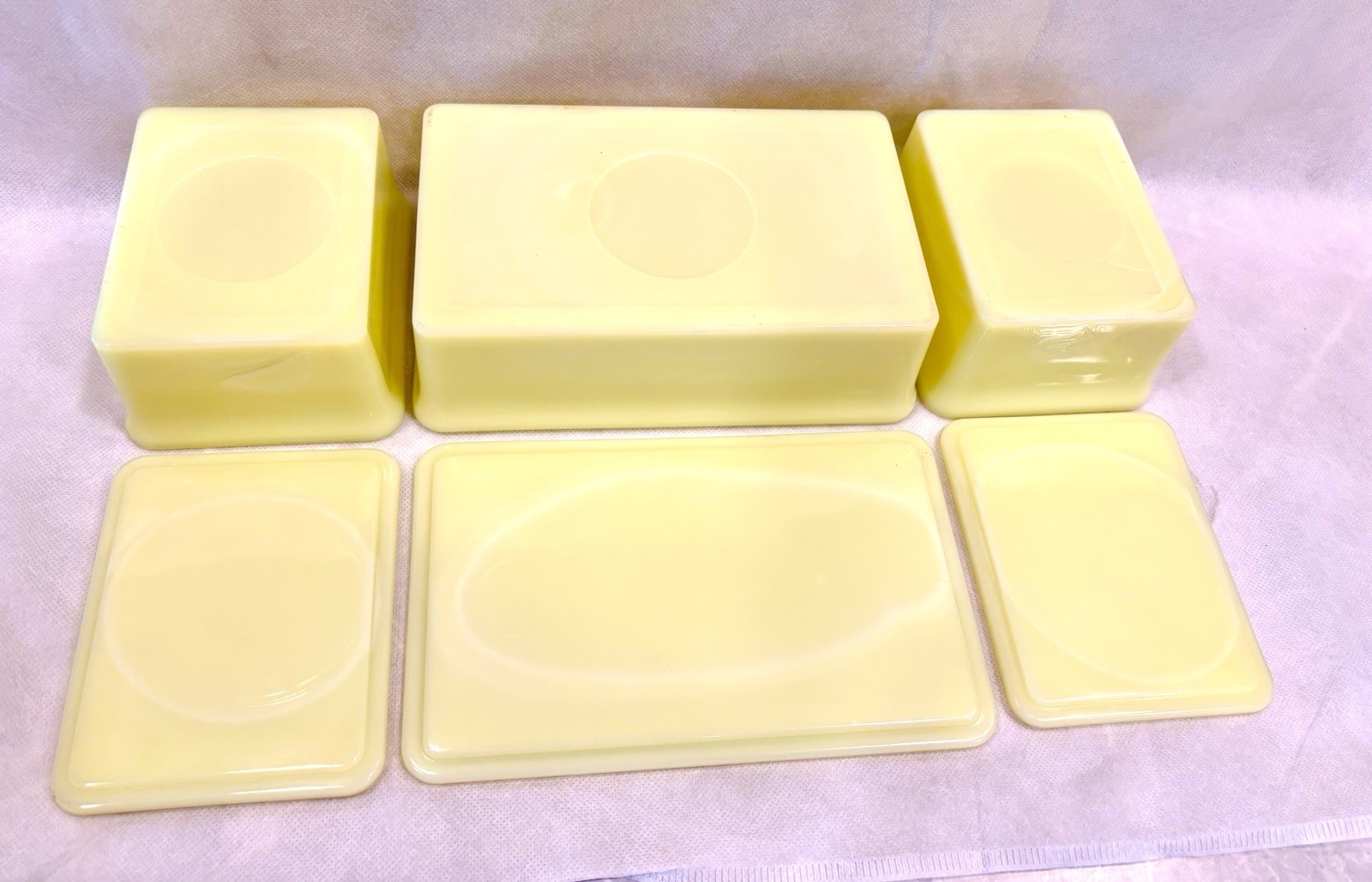3 McKee  Rectangle Yellow Refrigerator Dishes Lids Set of 3 Complete Yellow Yes