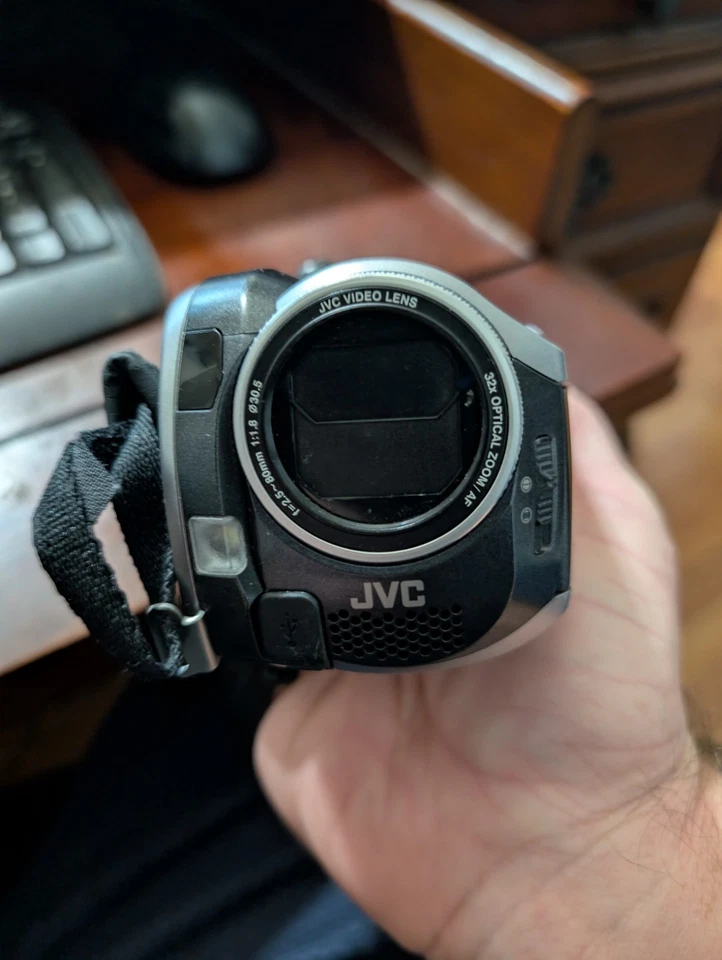 JVC Everio 30GB GZ-MG155U Hard Disk Video Camcorder Bundle Working  With Dock - Image 3 of 4