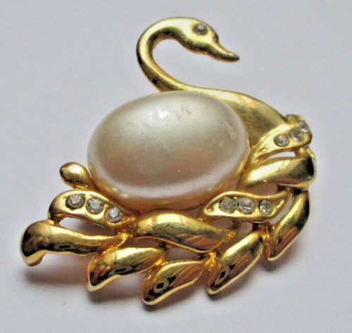 Grande broche élégante couleur or originale perle blanche