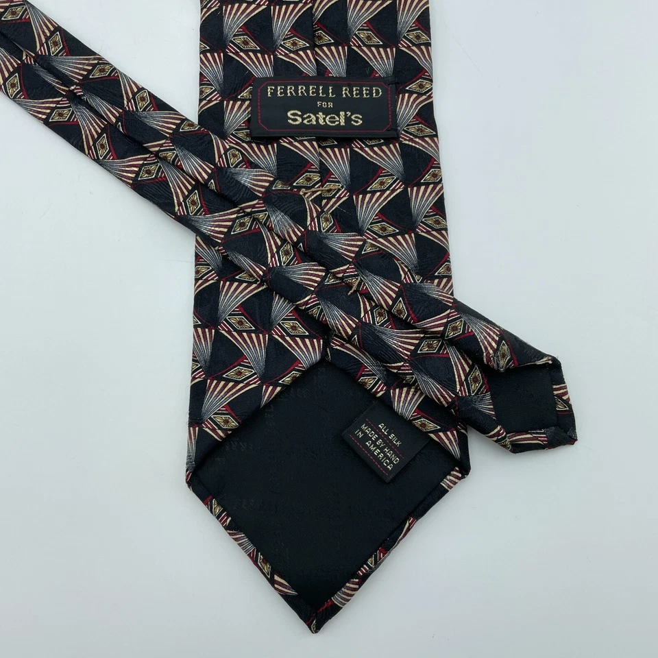 Corbata de seda FERRELL REED estampado geométrico para hombre negra hecha a mano en EE. UU. 4"x64" clásica Foto 3 de 4