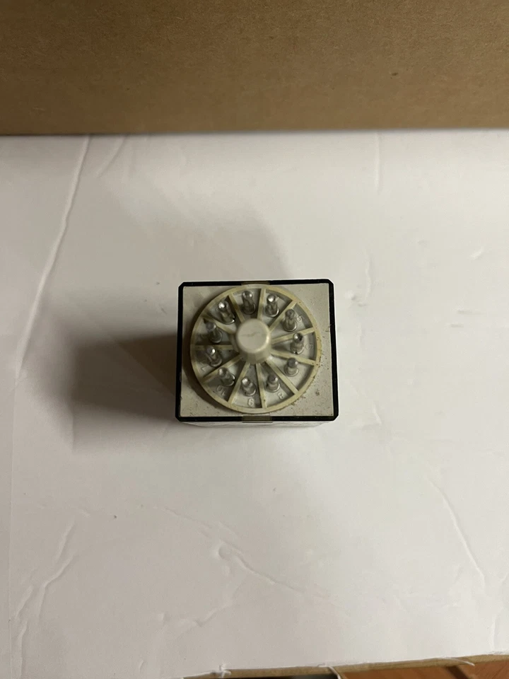 Finder 60.13.9.024.5240 Relais + 99.73.3.000.00 + 90.73 - Image 3 of 4