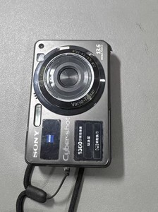 Cámara digital Sony Cyber-shot DSC-W300 - 90 % nueva - con cargador de tarjeta SD batería