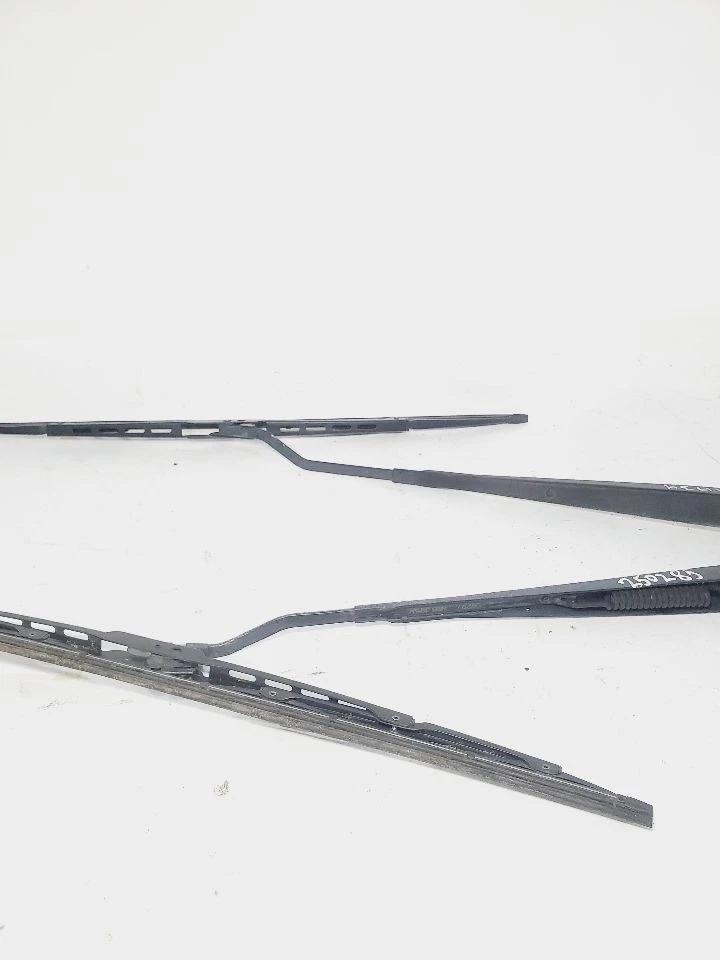 1995 Nissan 240SX OEM Pair Of Wiper Arms - Image 4 of 4