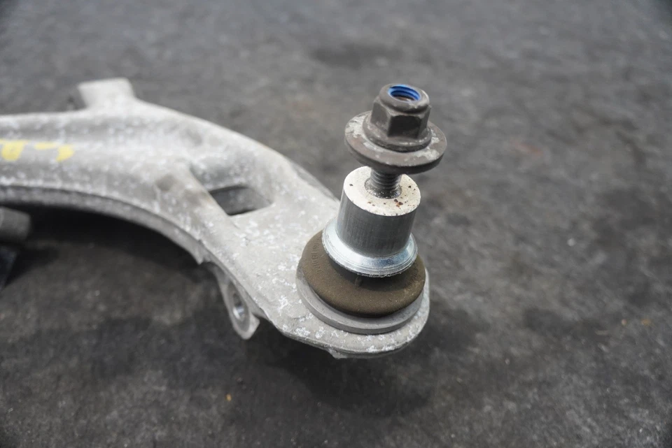 Brazo de control inferior delantero izquierdo 6G33-3A053-BC OEM Aston Martin V8 Vantage 2006-16 Foto 3 de 4