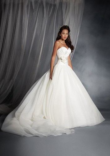 Snow White Wedding Gown, Style #250 (Size 6-8)