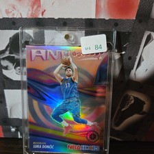 Panini 2023-24 NBA Hoops Luka Dončić Prizm #4 Dallas Mavericks