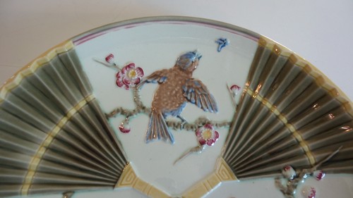 19th C. ENGLISH WEDGWOOD MAJOLICA BIRD & FAN DESIGN 9" PLATE #2 - Picture 6 of 10