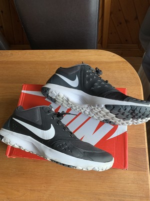 black nike trainers size 10