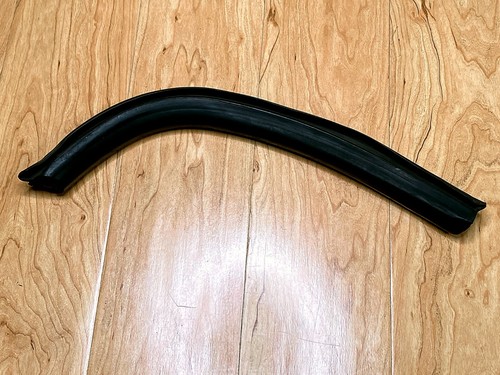 BMW Z3 E36 Left Rear Window Guide Rubber 54318397661 - Picture 2 of 2
