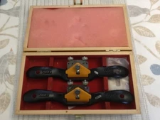 AMT TOOLS 2 PC ADJUSTABLE SPOKE SHAVES FLAT & ROUND SOLES w/WOOD BOX XTRA BLADES