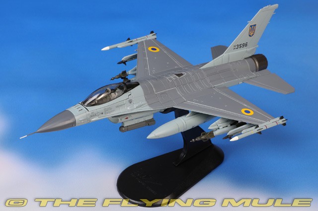 【開封済美品】HOBBY MASTER F-16 Fighting Falcon Hobby Master 1:72 F-16AM Fighting Falcon Ukrainian Air Force UA24