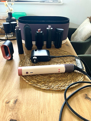 Dyson Airwrap co-anda2x Multi-Styler Straight & Wavy mit Aufsätzen Case
