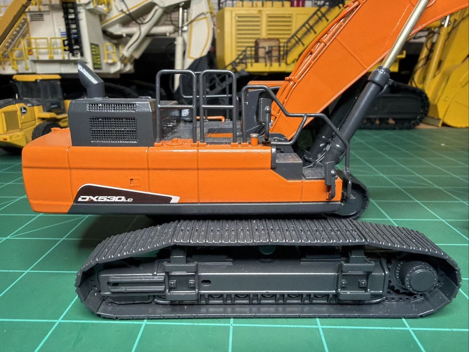 Rare!! Doosan DX530LC Hydraulic Excavator 1/50 Scale Model - Image 2 of 4