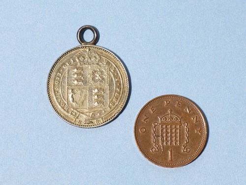 1887 British Victoria One Shilling Coin MADE INTO Pendant / Fob #PEE87 - Picture 3 of 5
