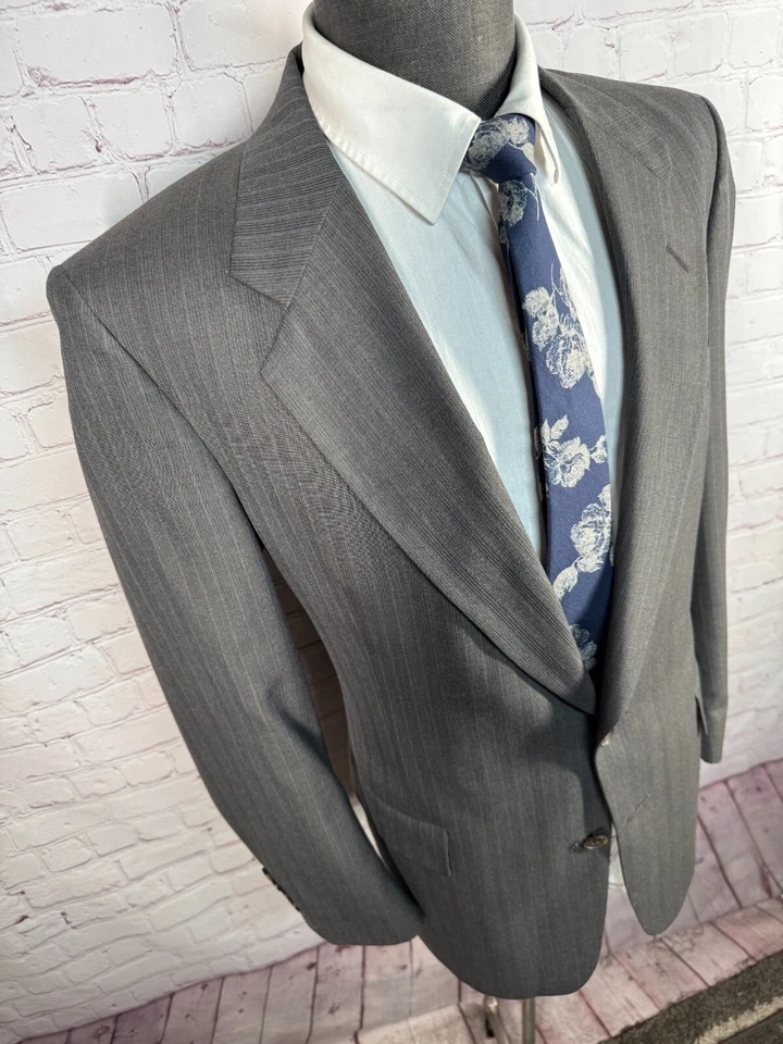 CHRISTIAN DIOR Mens Brown Pinstripe Flat Front 2 Pc Suit 40R Jacket 37x30 Pant - Image 4 of 4