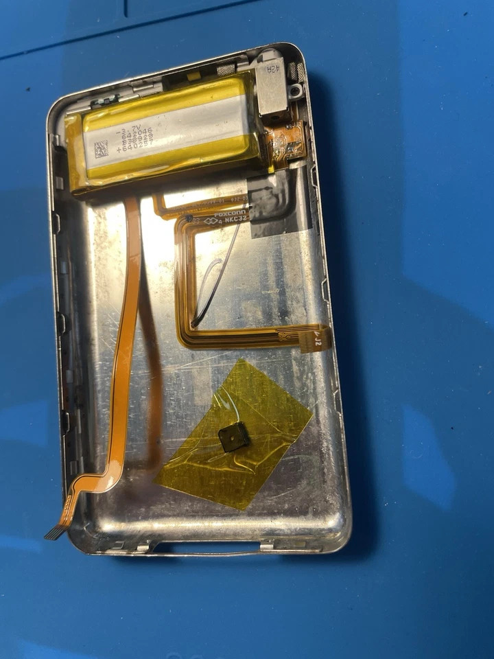 Genuine Apple IPod Classic 5.5 Gen 30gb back housing - Reclaimed - Image 2 of 3