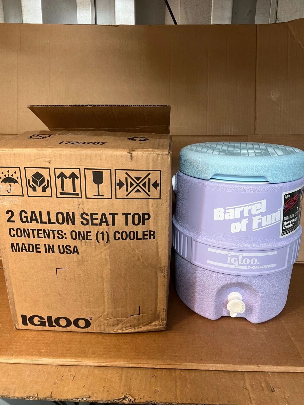 IGLOO 2 Gallon Seat Top Sports Beverage Water Cooler Spigot Retro Lilac