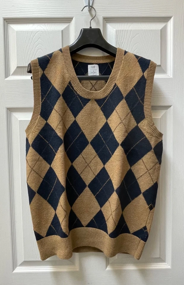 Gap x UA GQ Men's Medium 100% Lambswool Argyle Sweater Vest Preppy 2017 RARE - Image 2 of 4