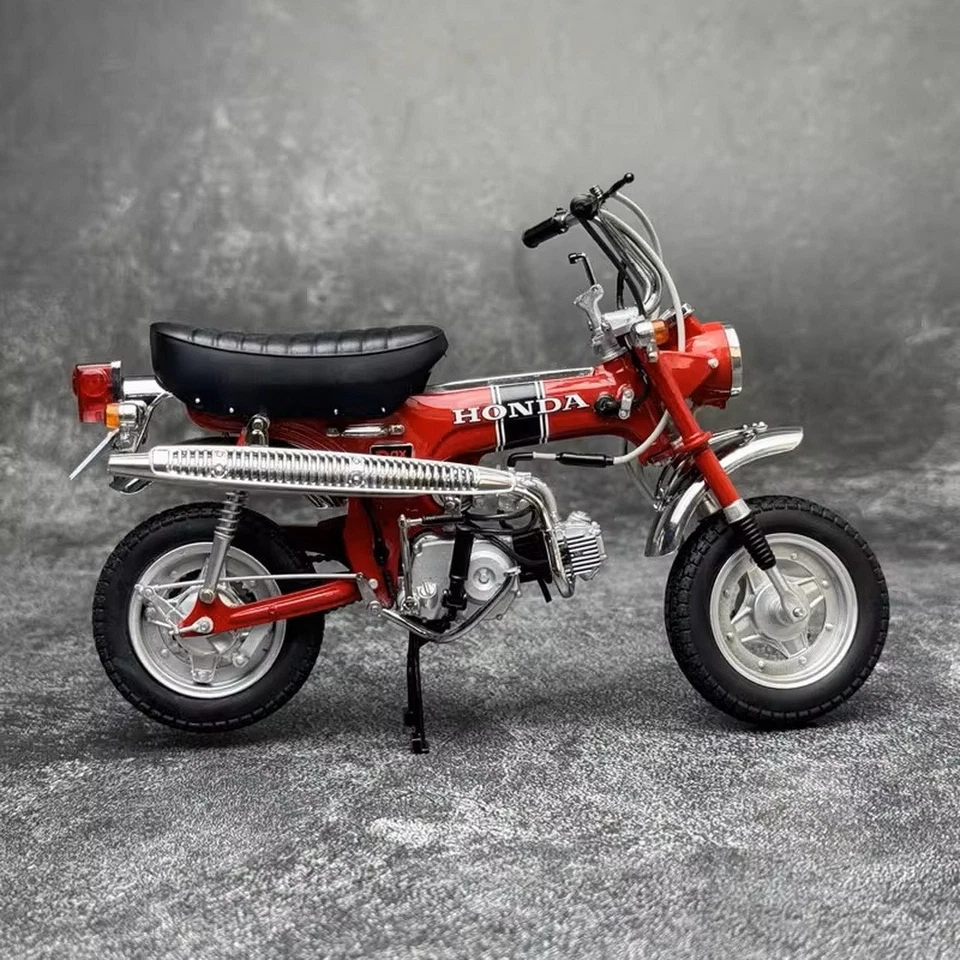EBBRO 1/10 Scale Honda DAX ST50 1969 Red Motorcycle Diecast Model Toy Gift - Image 2 of 4