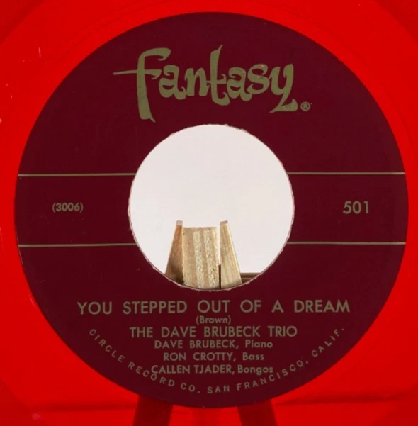 DAVE BRUBECK 45 RED VINYL - LULLABY IN RHYTHM / YOU STEPPED OUT OF A DREAM—VG+ Foto 2 de 4