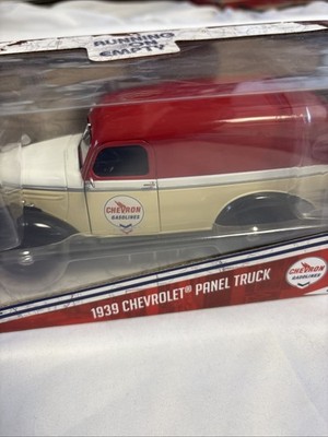 1939 CHEVROLET PANEL TRUCK ''CHEVRON GASOLINES'' 1/24 DIECAST BY GREENLIGHT 85081