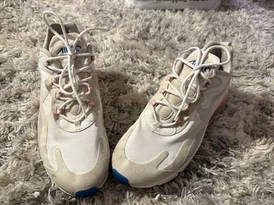 Este es un calzado deportivo Nike Air Max 270 React