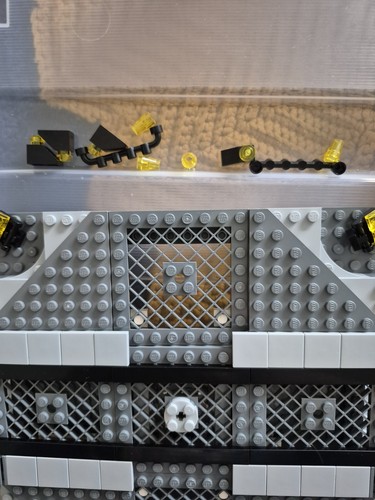 LEGO Batman: The Batcave Penguin and Mr. Freeze's Invasion 7783 Not Complete - Picture 17 of 21