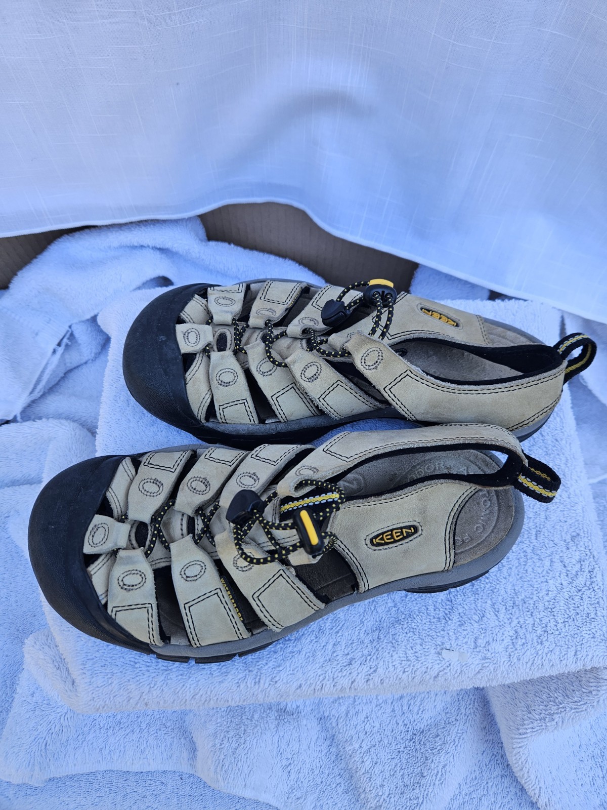 Sandali Keen donna taglia 7 5 comodi escursionismo trail impermeabili marrone nero usati in ottime condizioni