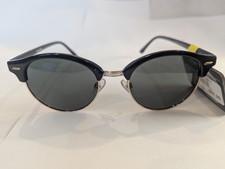 Foster Grant Black  Gold Polarized Sunglasses 100 UVA/UVB FGMP 2011