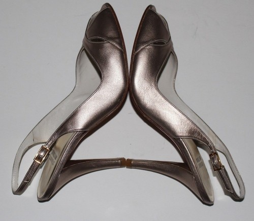 Sandalia Stuart Weitzman 8 de cuero de oro pálido estrecho tacón de 3,75 - Imagen 5 de 9