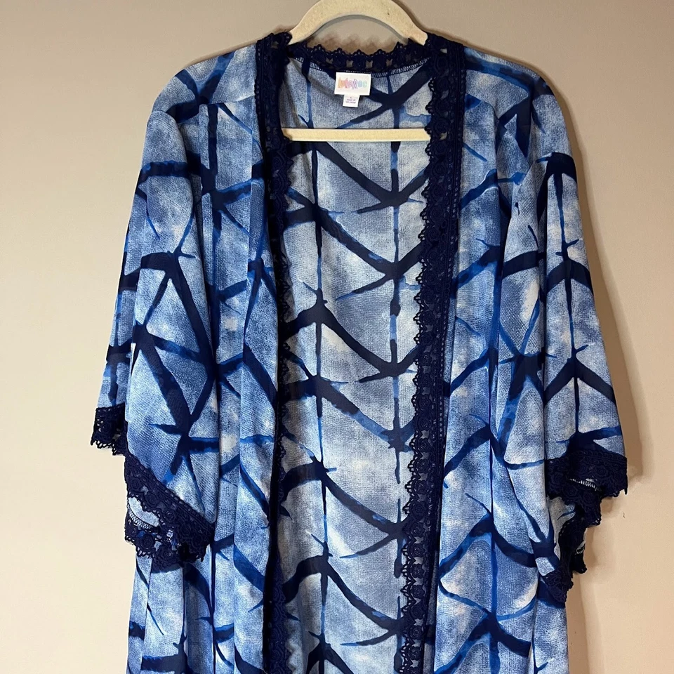 LulaRoe Azul Blanco Océano Agua Plumero Largo Cubrir Crochet Encaje Ribete Mujer L Foto 2 de 4