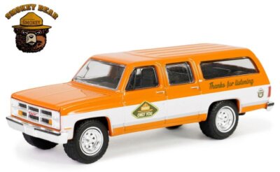 GMC Suburban - 1983 - orange / white - Greenlight 1:64