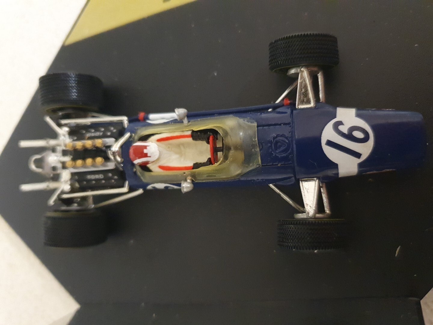 Foto 7 di 12