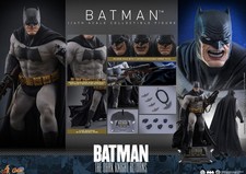 Hot Toys 1 6 Batman  The Dark Knight Returns CMS024 Figure   Cape Instock US