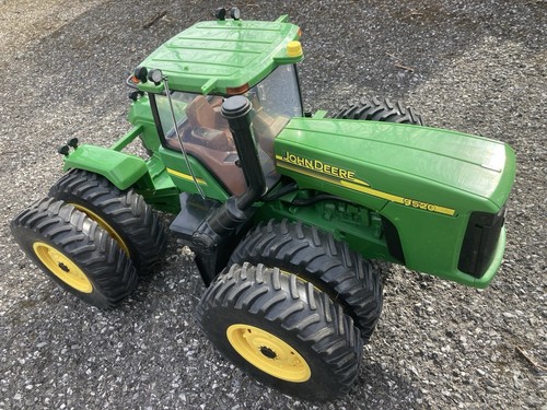 24” ERTL John Deere 9520 Radio Remote Controlled Tractor RC 1:16 Farm Toy - Picture 3 of 19