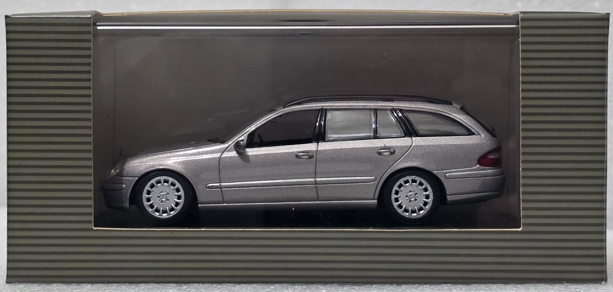 ミニカー Mercedes-Benz S-Klasse W211 Mercedes-Benz E-Klasse T-Model (W211) 2003 Grey 1:43 Minichamps