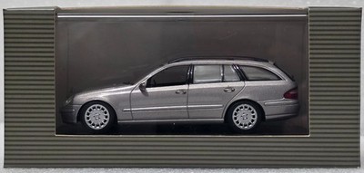 Mercedes-Benz E-Klasse T-Model (W211) 2003 Grey 1:43 Minichamps