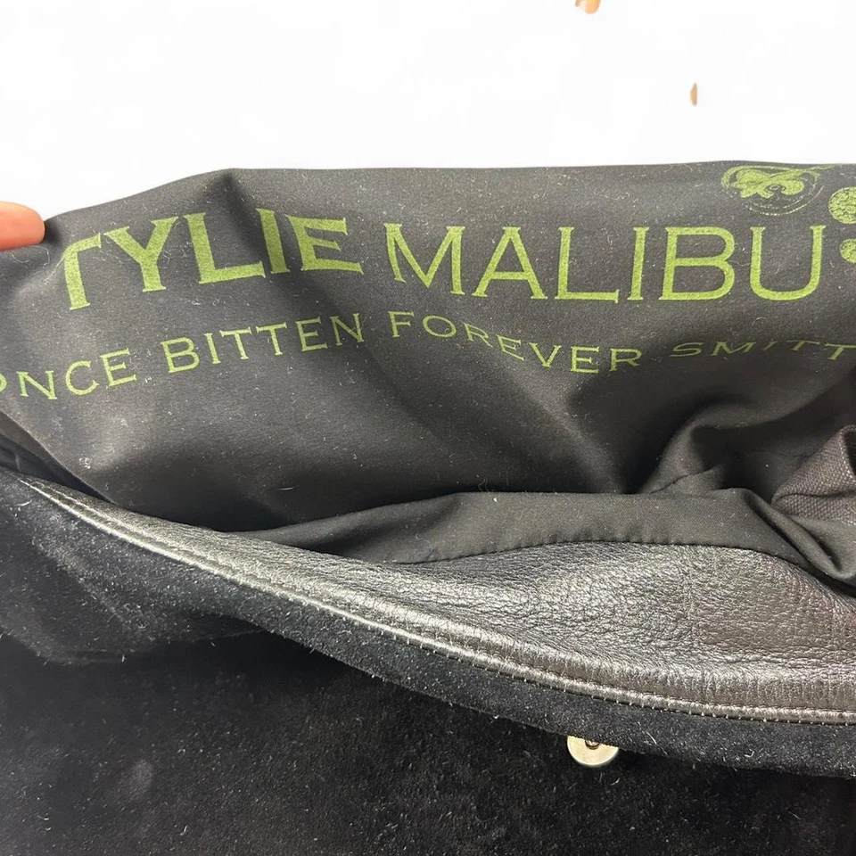 Tylie Malibu hombro gamuza negro Foto 3 de 4