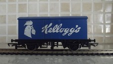 Hornby OO Gauge R.222 Kelloggs Closed Van Good Un-boxed Condition.