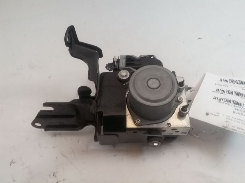 2018-2019 Nissan Kicks ABS Anti Lock Brake Pump Assembly 1.6L Oem